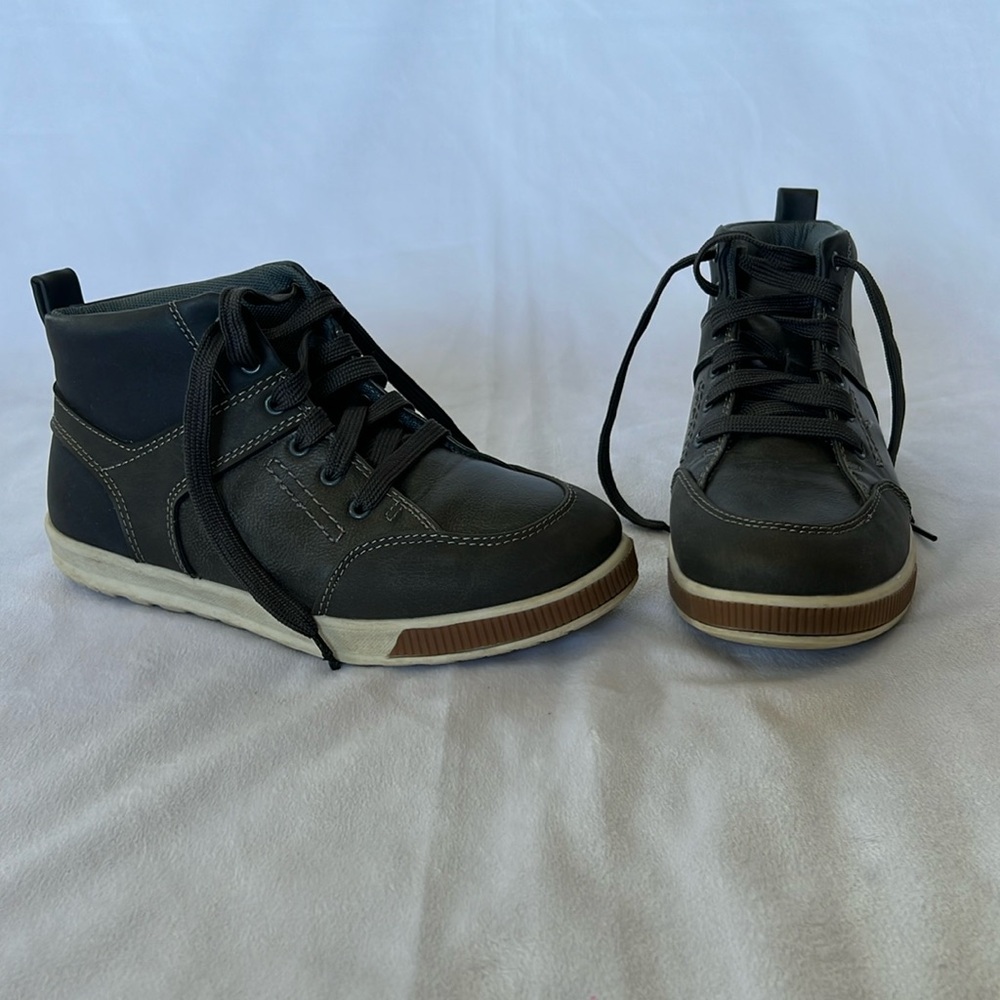 Deer Stags Boys Landry High Top Sneaker Gray Size 4